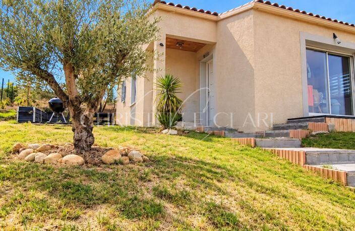 Jolie maison dans un quatier résidentiel — photo 3
