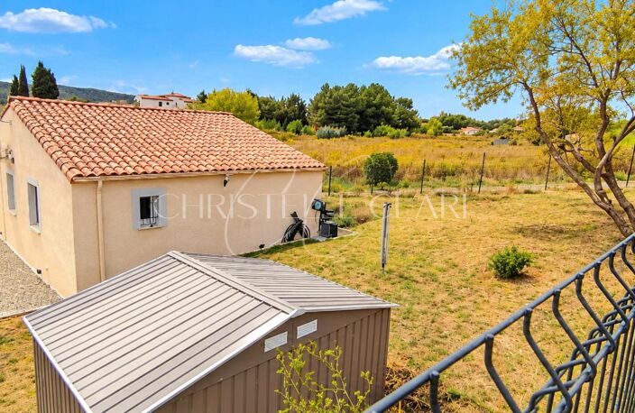 Jolie maison dans un quatier résidentiel — photo 4