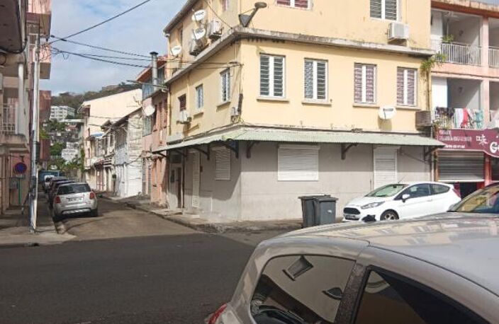 Immeuble  6 pièce(s) 142 m2 a fort de france — photo 2