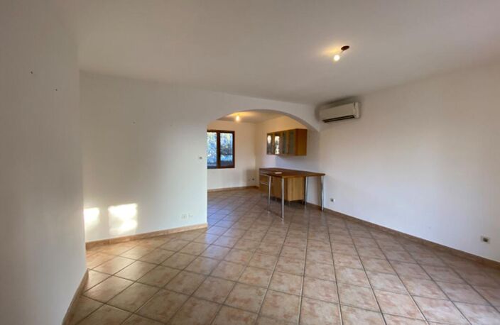 Maison individuelle avec jardin, garage et stationnement — photo 4