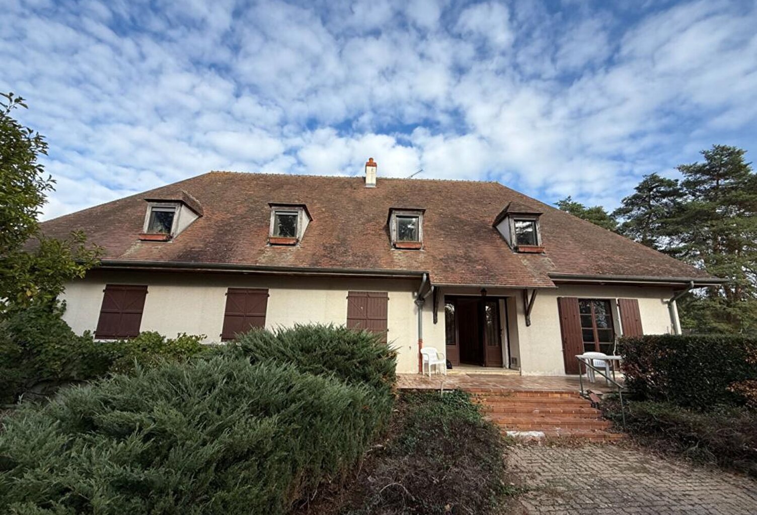 Maison Yzeure 10 pièce(s) 326 m2 — photo 1