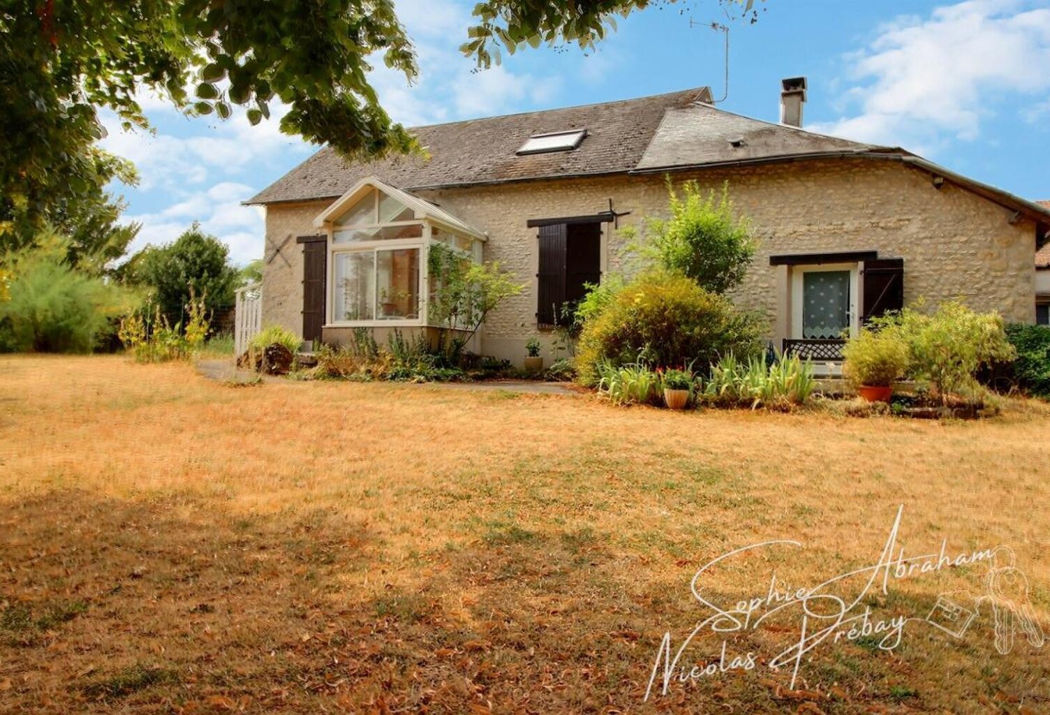 Maison en pierres, 4 chambres avec jardin clos — photo 1