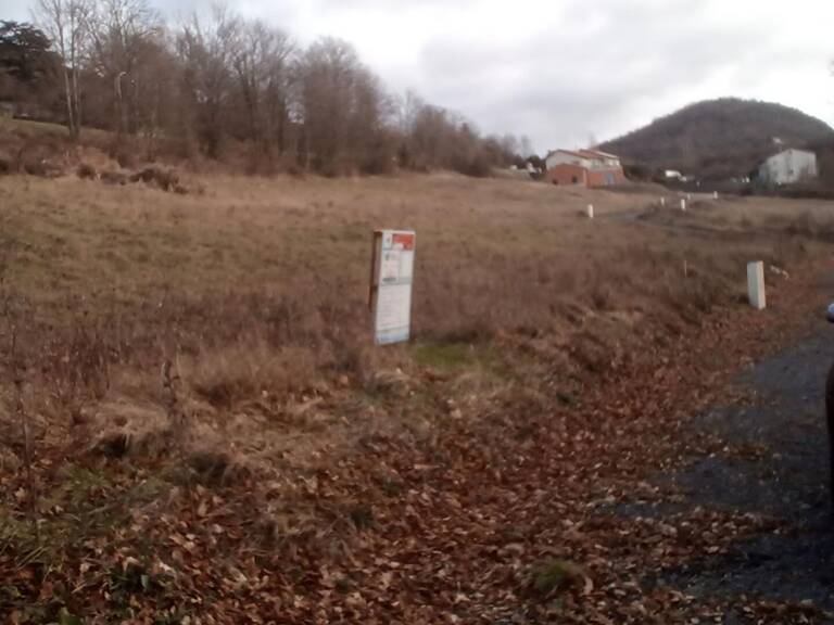 Saint Germain Laprade(43), terrain à bâtir de 710 m2 — photo 1
