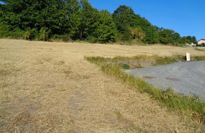 Saint Germain Laprade(43), terrain à bâtir de 710 m2 — photo 2