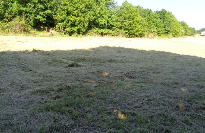 Saint Germain Laprade(43), terrain à bâtir de 648M2 — photo 2
