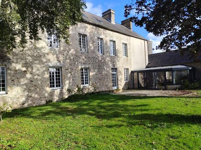 MANCHE  - MAGNIFIQUE PROPRIÉTÉ FAMILIALE EN PIERRE DU XVIIIe SIÈCLE AVEC PARC, PISCINE ET DEUX STUDIOS INDÉPENDANTS — photo du bien