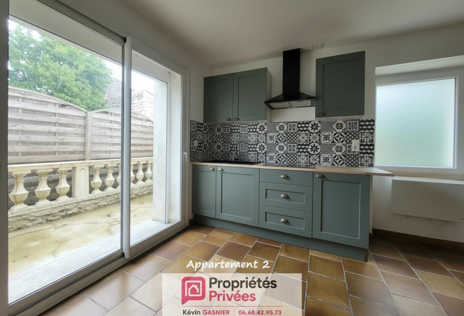 RUELLE SUR TOUVRE (16600) : Immeuble de rapport avec 4 logements + 1 local commercial — photo 1