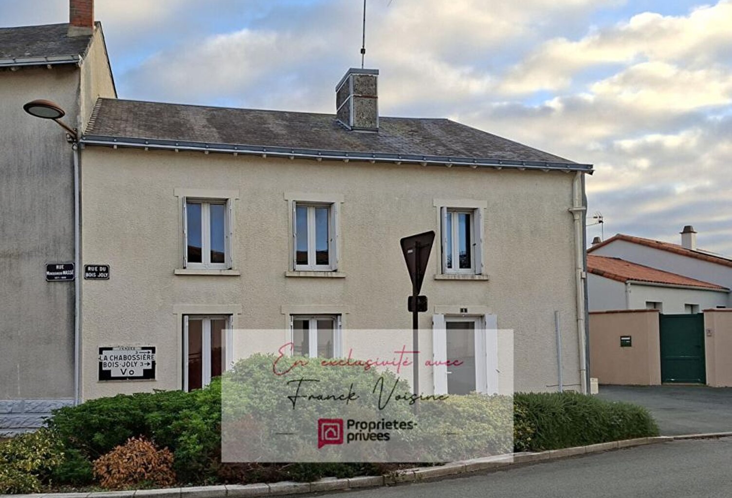 A VENDRE en EXCLUSIVITE aux Herbiers, maison de 130 m2 avec 4 chambres et 1 bureau sur une parcelle de 125 m2 — photo 1