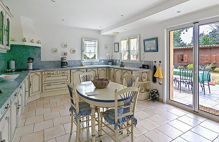 LES MATHES  Villa de 123 m², terrain arboré de plus de 1 000 m², garage et stationnement — photo 4