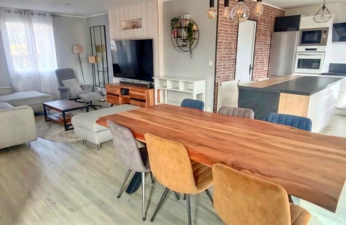 Maison avec un bel espace de vie et une suite parentale de plain - pied -  142 m²  habitables - Lumineuse, économe en énergie, terrain de plus de 600 m² à Moncé en Belin — photo 2
