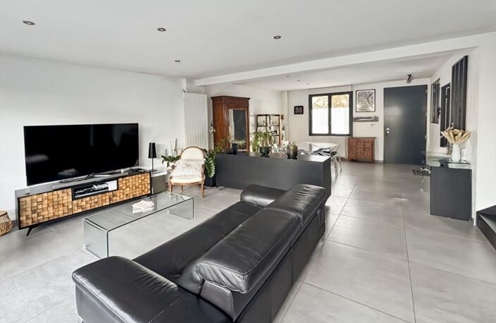 PARC BORDELAIS -GRAND LEBRUN MAISON DE CARACTERE AVEC TROIS CHAMBRES PISCINE ET GARAGE — photo 3