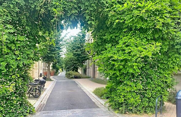 Rare maison bourgeoise en pierre de 142 m² (DPE C) ? Cour, grande cave de 70 m² et Fort potentiel — photo 2