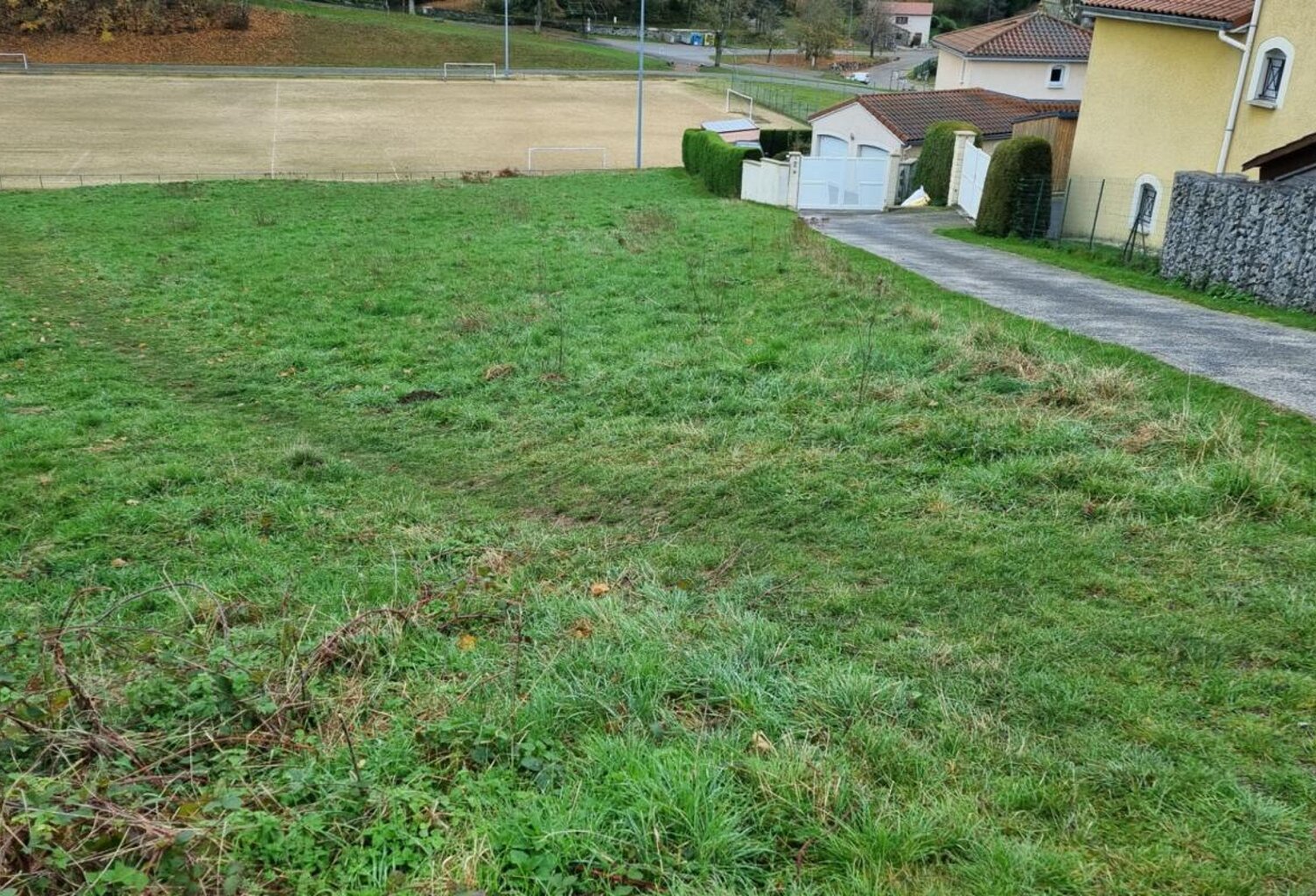 Saint Didier en Velay 43140  parcelle de terrain 1000m² dont 700m² constructible — photo 1