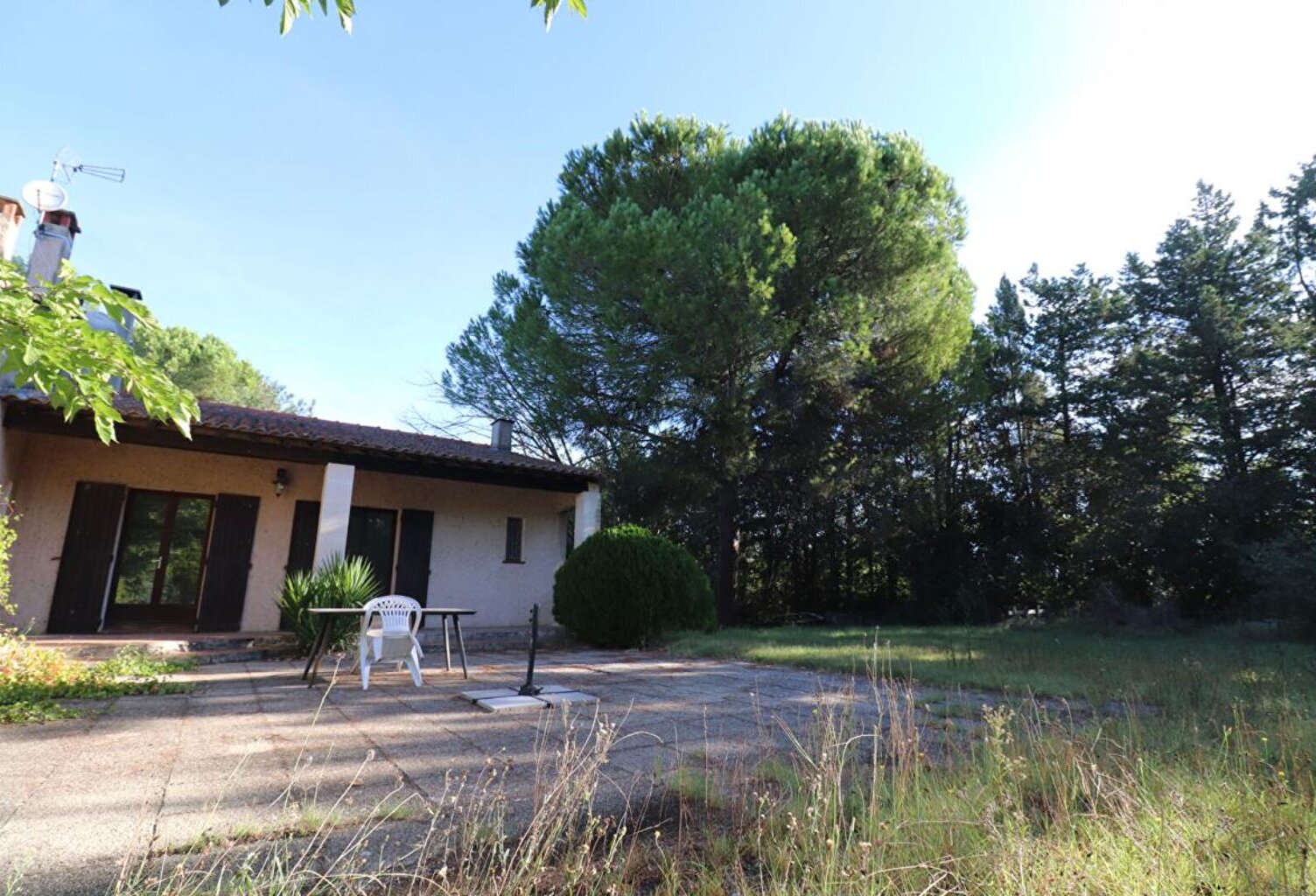 ARLES  Quartier Gimeaux  Maison de  200 m² sur 8 000 m² de terrain — photo 1