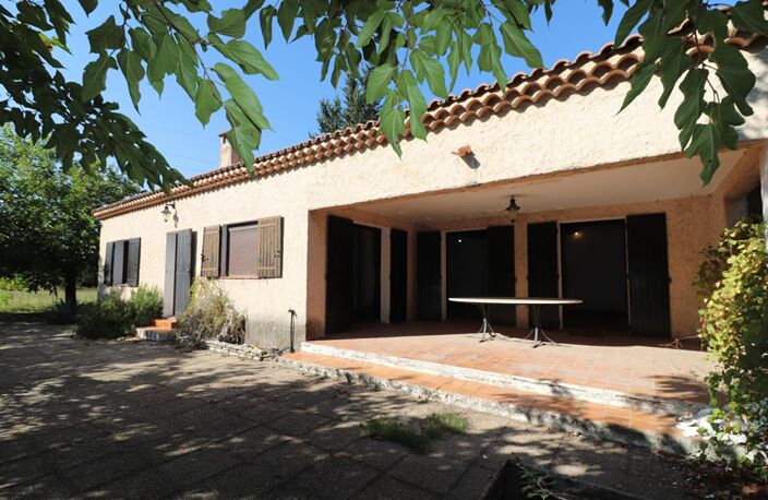 ARLES  Quartier Gimeaux  Maison de  200 m² sur 8 000 m² de terrain — photo 3