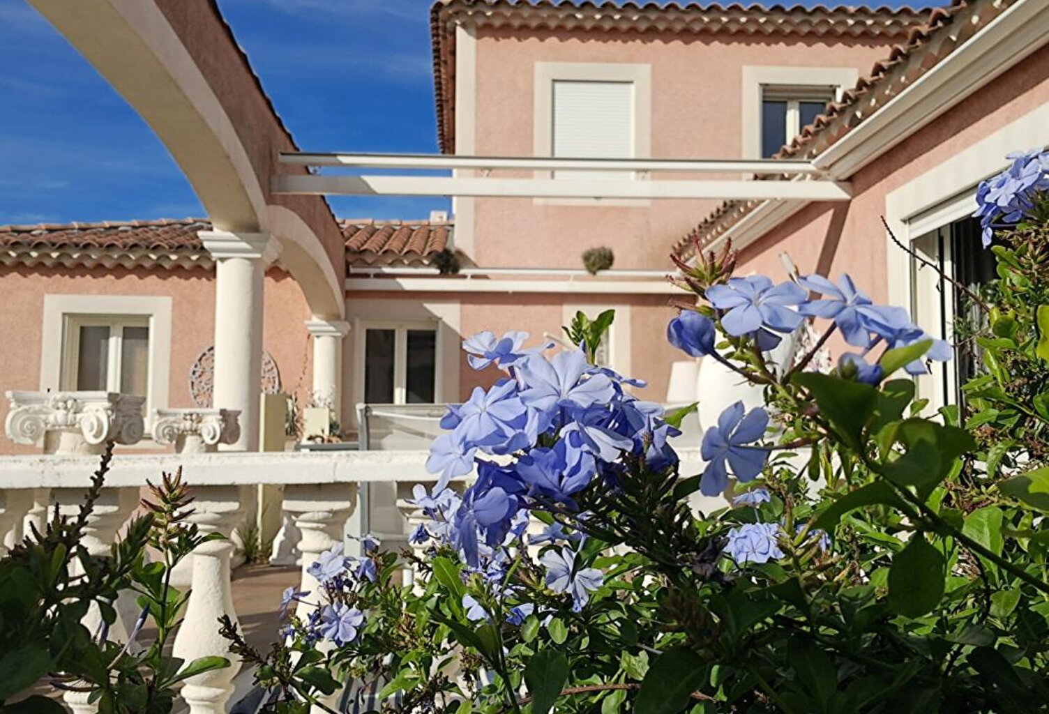 Villa Arles T 5/6  de 165 m²  avec Jardin — photo 1