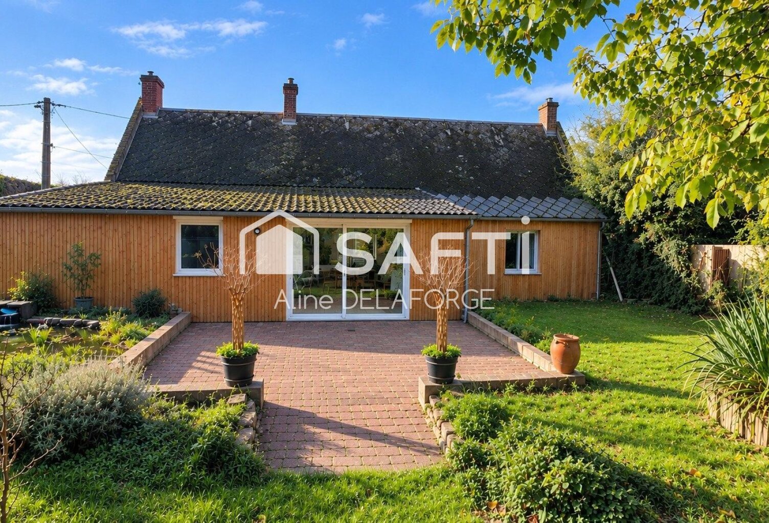 Maison de plain-pied avec jardin, piscine, garage, dépendances, et panneaux solaires à Montenescourt — photo 1