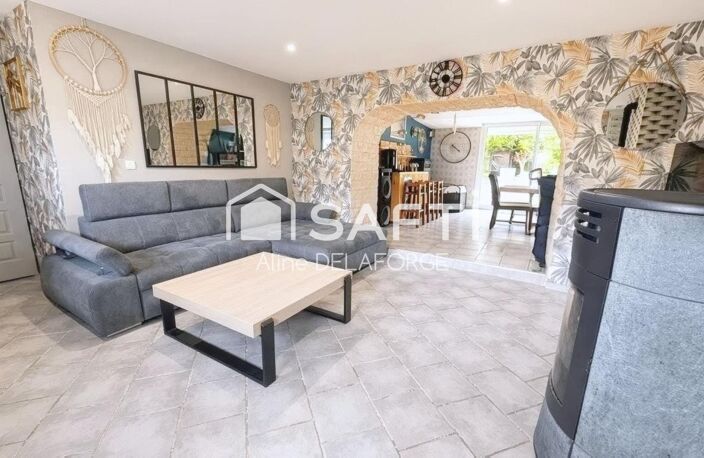 Maison de plain-pied avec jardin, piscine, garage, dépendances, et panneaux solaires à Montenescourt — photo 2