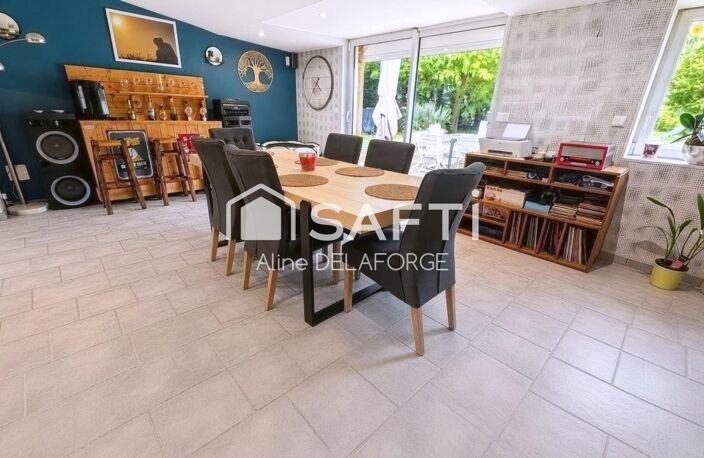 Maison de plain-pied avec jardin, piscine, garage, dépendances, et panneaux solaires à Montenescourt — photo 3