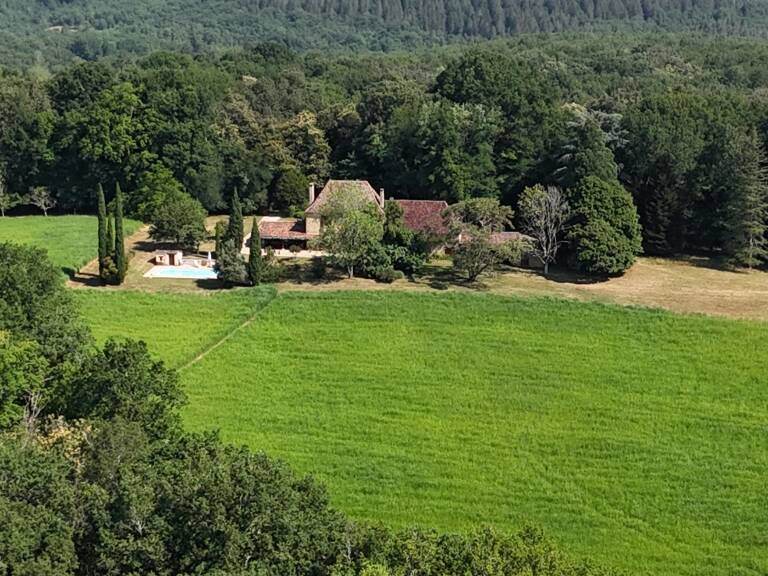 DANS UN CADRE EXCEPTIONNEL PROPRIETÉ EN PIERRE COMPOSÉE D'UNE MAISON D'HABITATION DE 150 M² HABITABLES OFFRANT 3 CHAMBRES + DEPENDANCE  AVEC UNE CHAMBRE + GRANGE + 3 APPENTIS + ATELIER LE TOUT SUR  11 720 M² PRAIRIES, BOIS ET CHAMPS + PISCINE 10X5 ET SON POOL HOUSSE. — photo 1