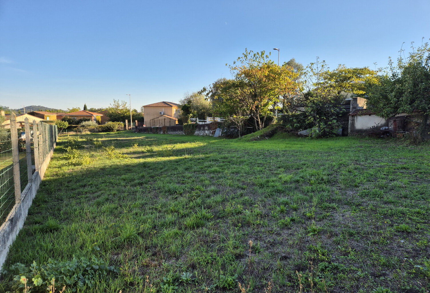 Terrain constructible de 871 m2 à Alès — photo 1