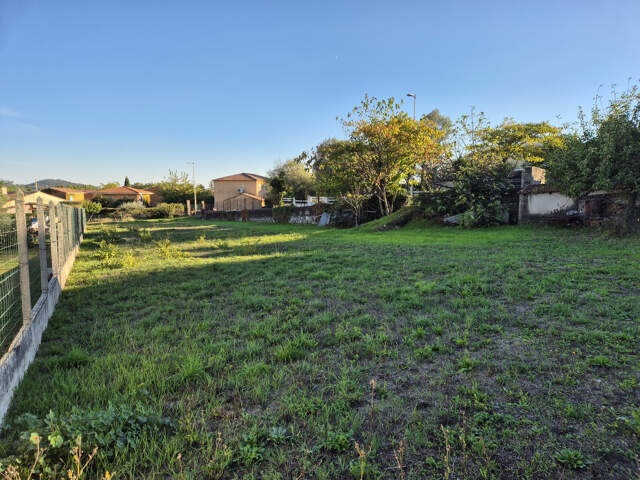 Terrain constructible de 871 m2 à Alès — photo du bien
