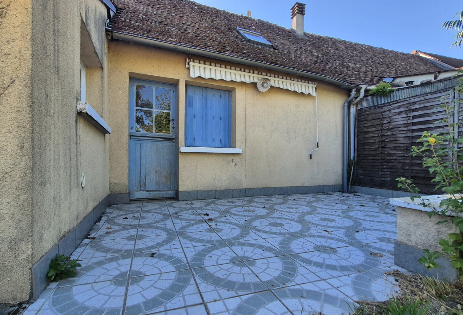 Maison ancienne à rénover   Garage et greniers aménageables — photo 1