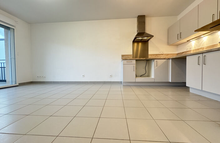 T3 récent avec terrasse, garage et climatisation   Un cadre — photo 4