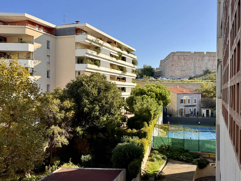 MARSEILLE 7 EME   T2 TRAVERSANT DE 45 m2 À RÉNOVER   À DEUX — photo 1
