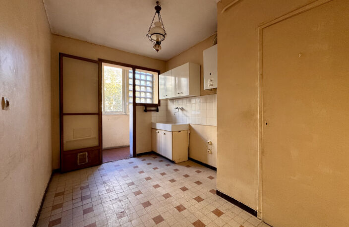 MARSEILLE 7 EME   T2 TRAVERSANT DE 45 m2 À RÉNOVER   À DEUX — photo 3