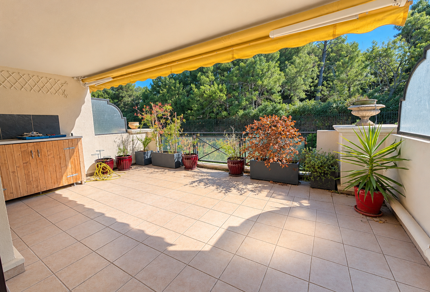 T4 de 99 m2 + 2 garages, résidence de standing - Le Pradet — photo 1