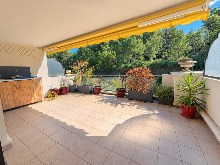 T4 de 99 m2 + 2 garages, résidence de standing - Le Pradet — photo 1