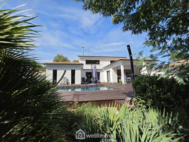Maison - 197m² - Le Pian-Médoc — photo 1