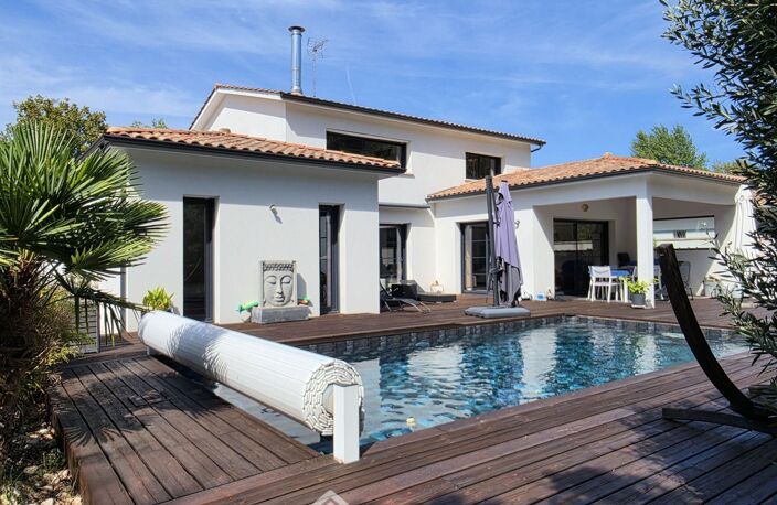 Maison - 197m² - Le Pian-Médoc — photo 2