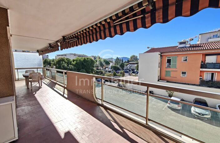 T3 CENTRE-VILLE TERRASSE 25M² PARKING+CAVE — photo 2
