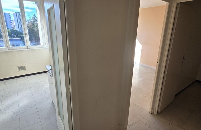 Location appartement 1 pièce 27 m² à Le Pont-de-Claix (38800) — photo 4