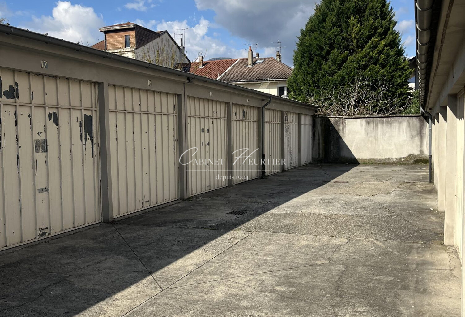 GARAGE — photo 1