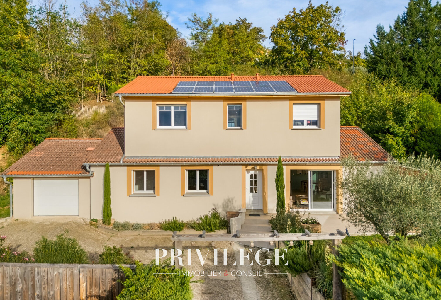 MONTANAY   UNE MAISON FAMILIALE — photo 1
