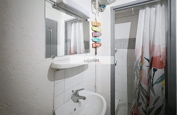 maison de ville composée d'un Studio de 25 m² et d'un T2 de 29 — photo 4