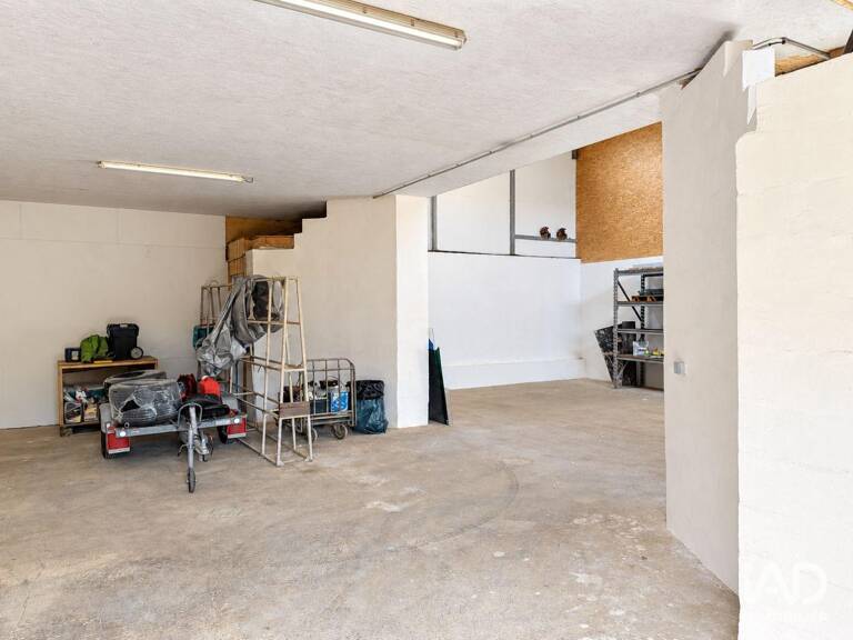 Location Atelier 180 m&sup2; — photo 1