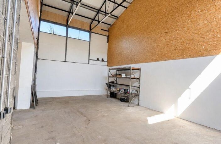 Location Atelier 180 m&sup2; — photo 2