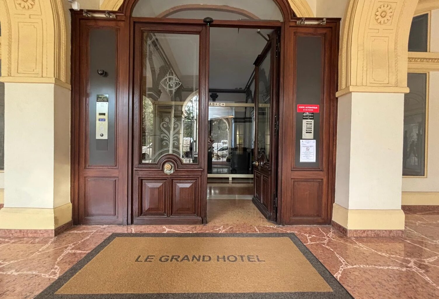NICE – GRAND HÔTEL | STUDIO DE PRESTIGE AVEC BALCON FACE À LA CO — photo 1