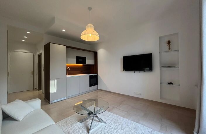 NICE – GRAND HÔTEL | STUDIO DE PRESTIGE AVEC BALCON FACE À LA CO — photo 4