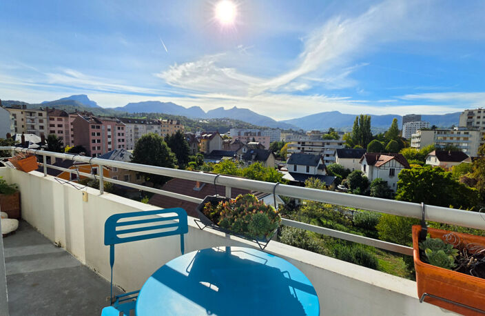CHAMBERY - T4 DERNIER ETAGE — photo 2