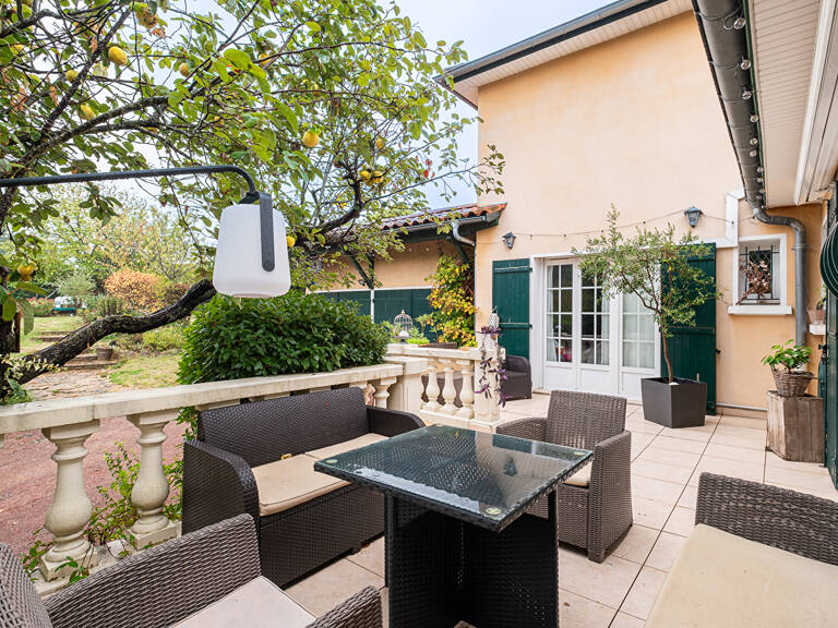 Maison rénovée avec jardin et piscine — photo 1