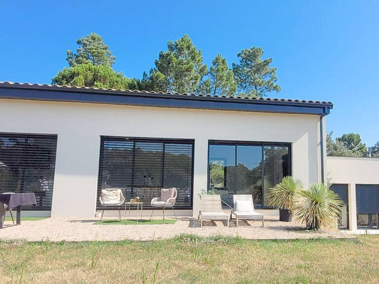 A vendre  dans bel environnement, villa contemporaine - Suze La Rousse — photo 1
