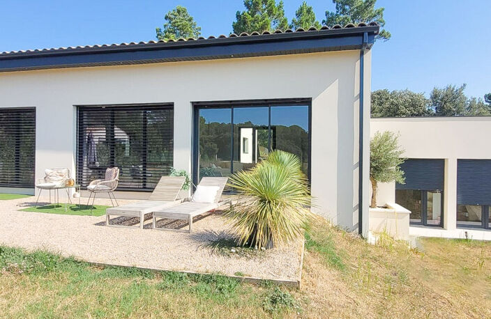 A vendre  dans bel environnement, villa contemporaine - Suze La Rousse — photo 2