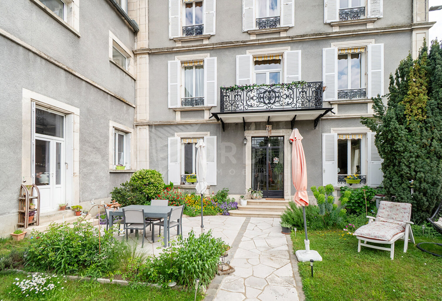 Maison Tonnerre 7 pièce(s) 223.90 m2 — photo 1