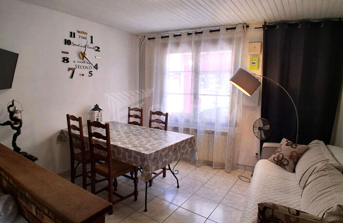 Cravant centre, maison de village meublée en duplex — photo 3