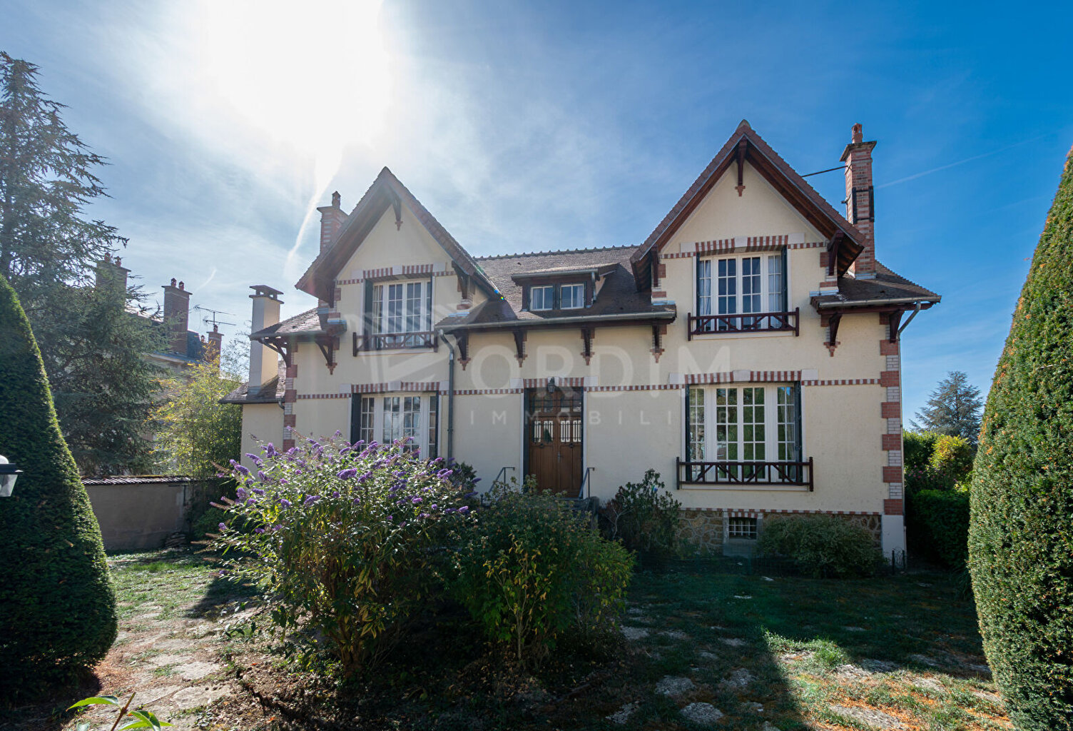 Maison de caractère au Centre ville historique de Chablis — photo 1